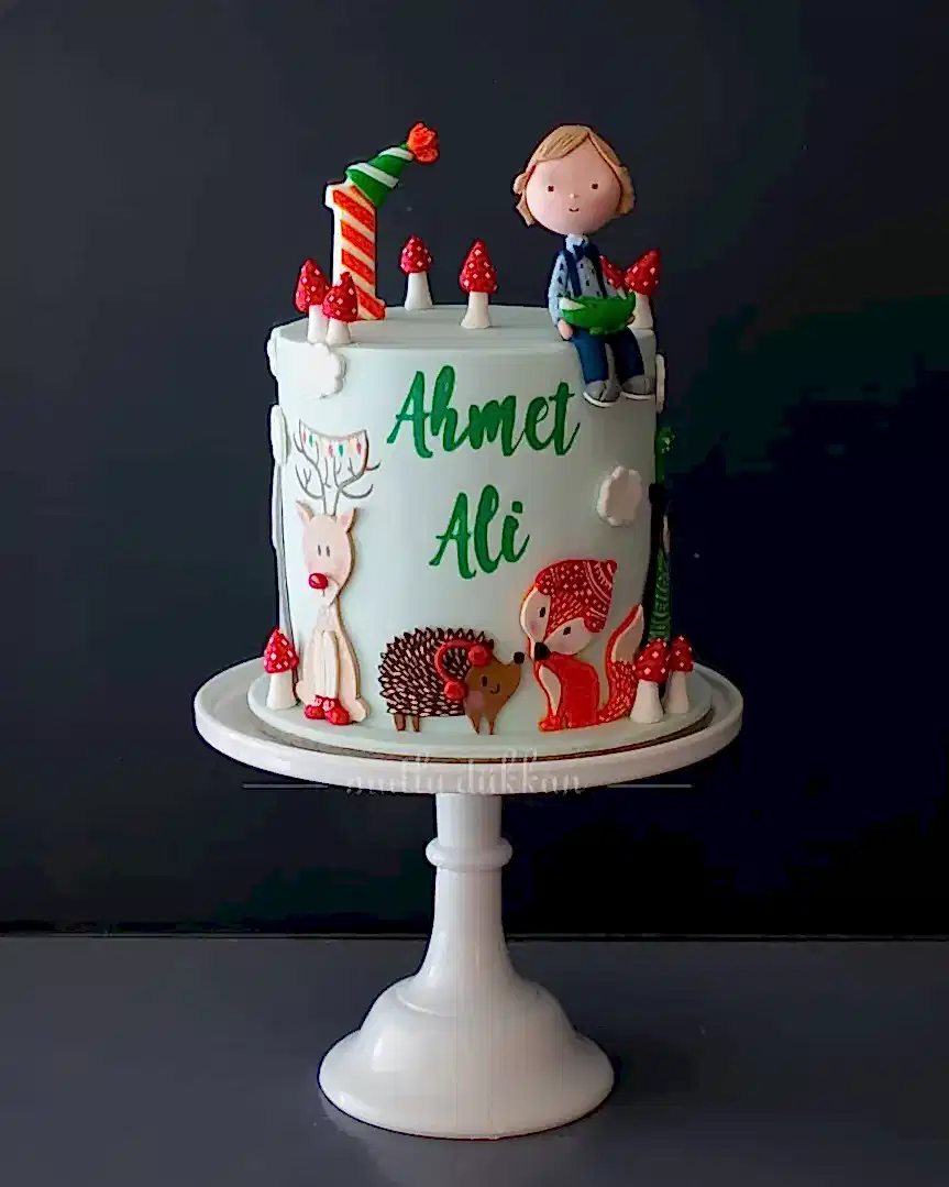 orman pasta – geyik, kirpi ve tilki süslemeli pasta