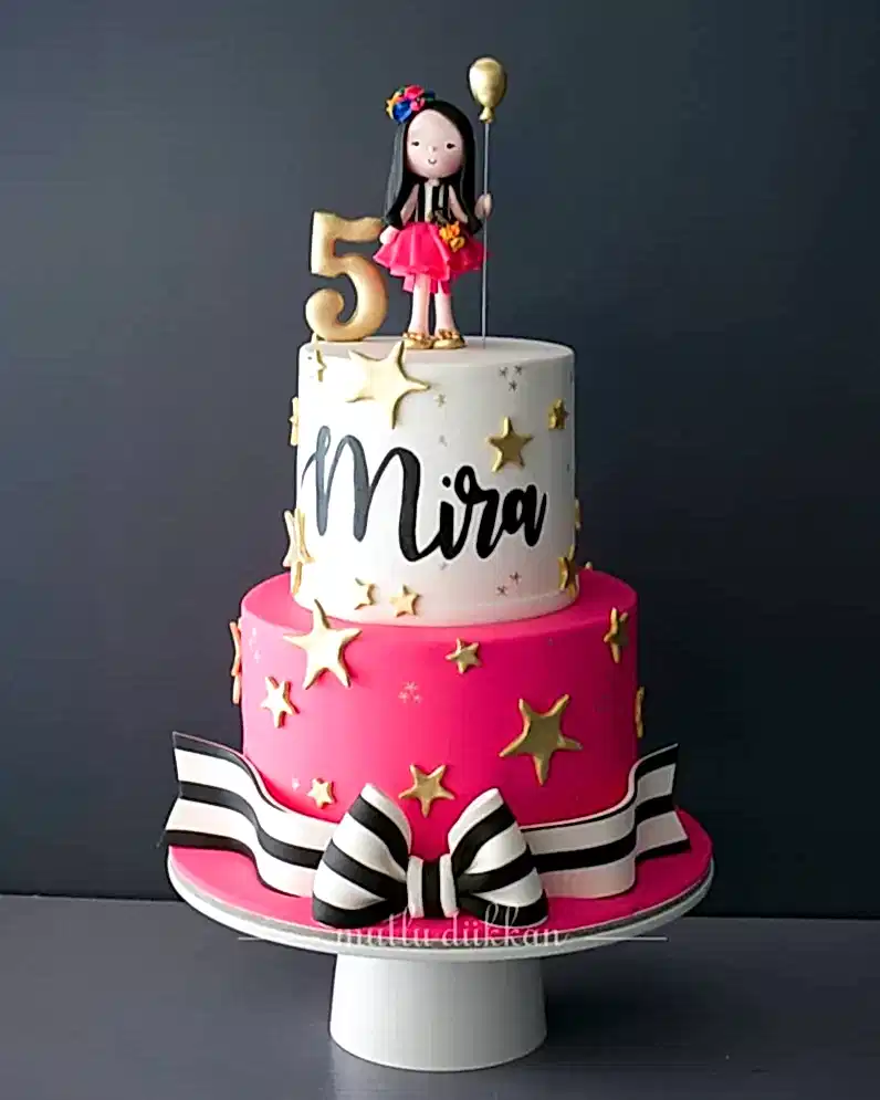 pembe pasta – altın yıldızlı kız çocuk doğum günü pastası