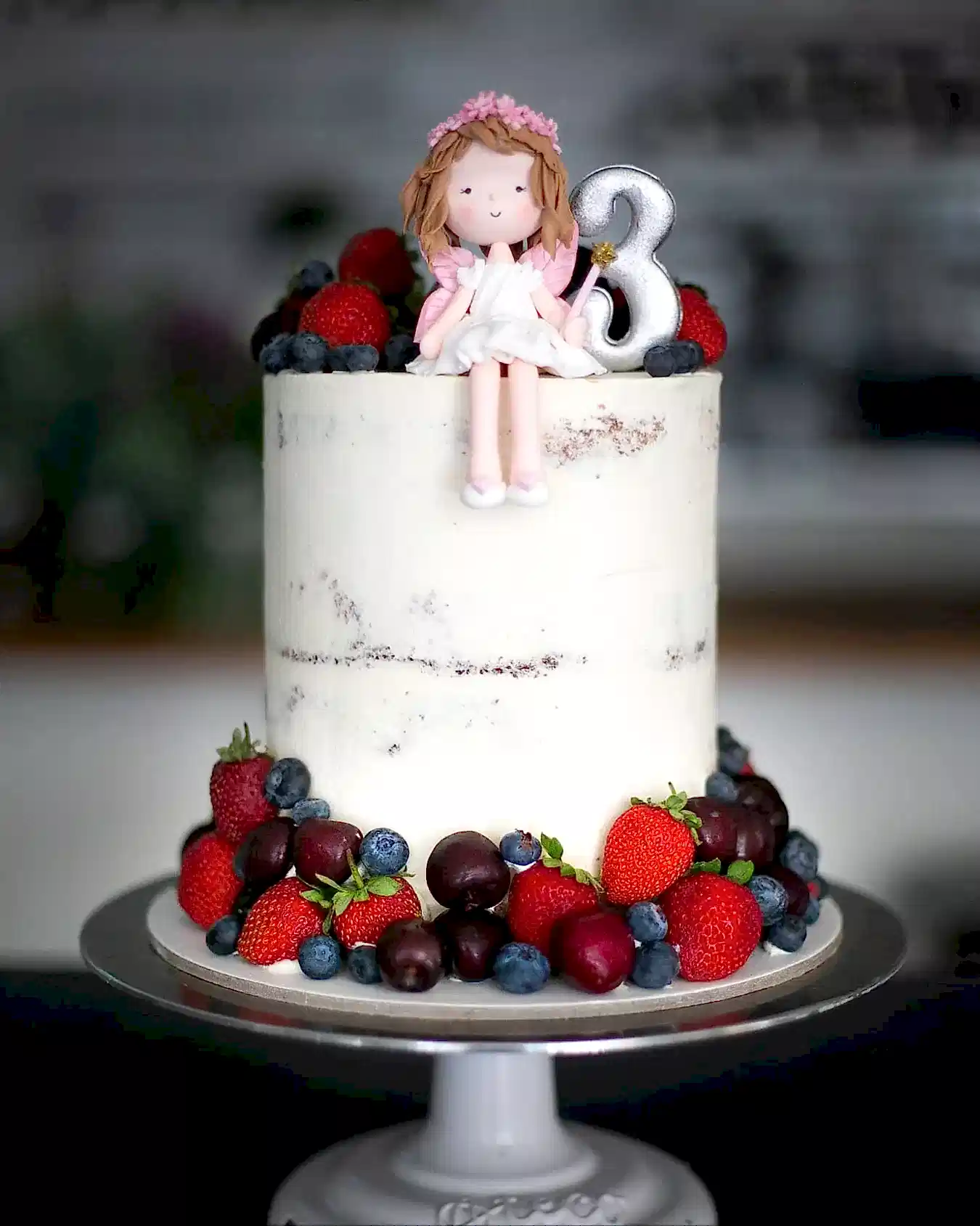 peri pasta – çilekli kız doğum günü pastası (naked cake)