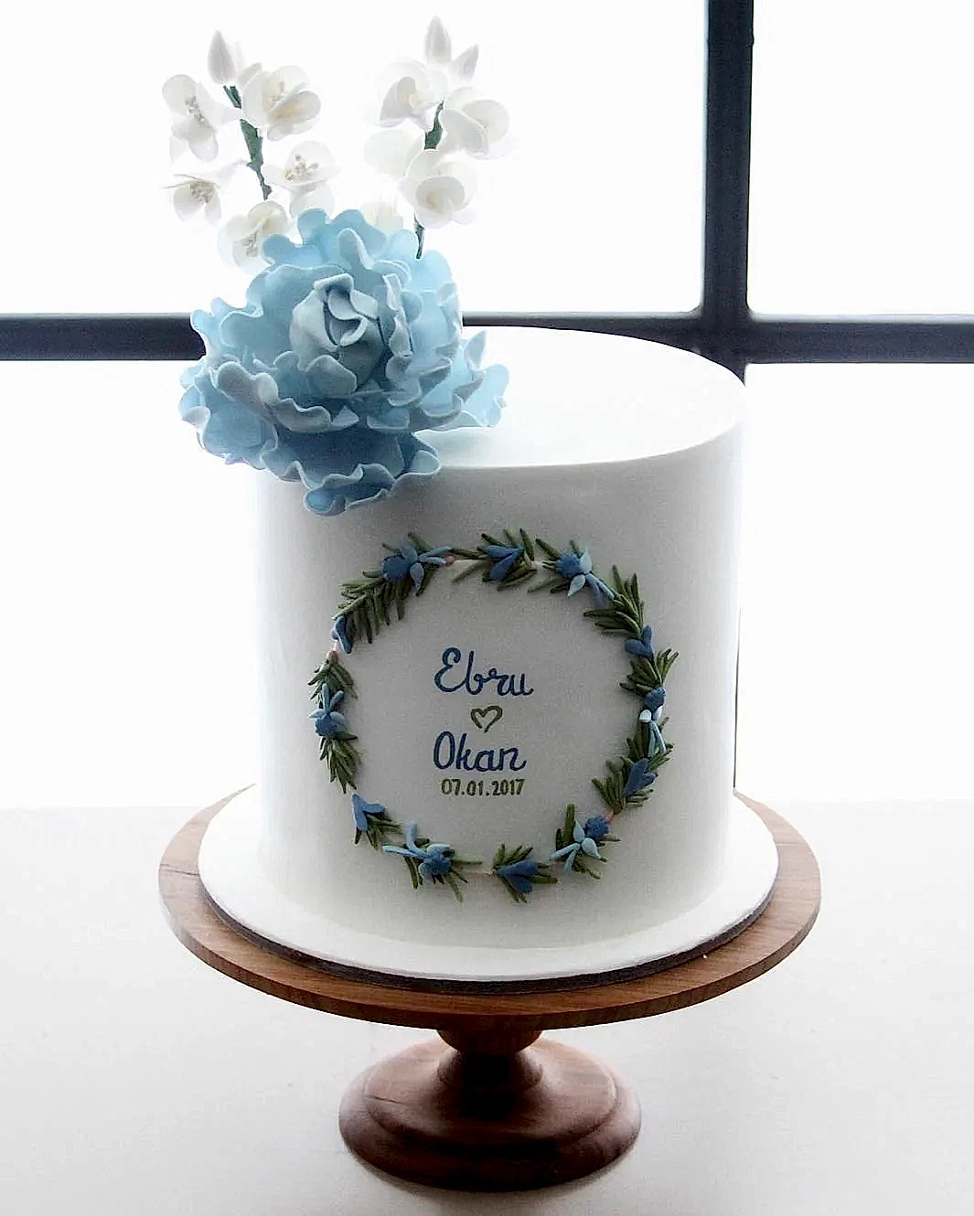 şakayık pasta – mavi çiçekli söz pastası