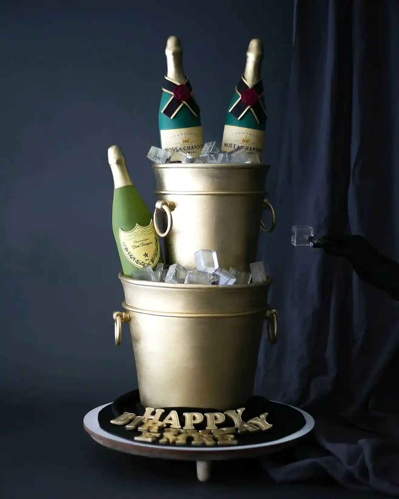 şampanya pasta – moet ve dom perignon temalı kutlama pastası