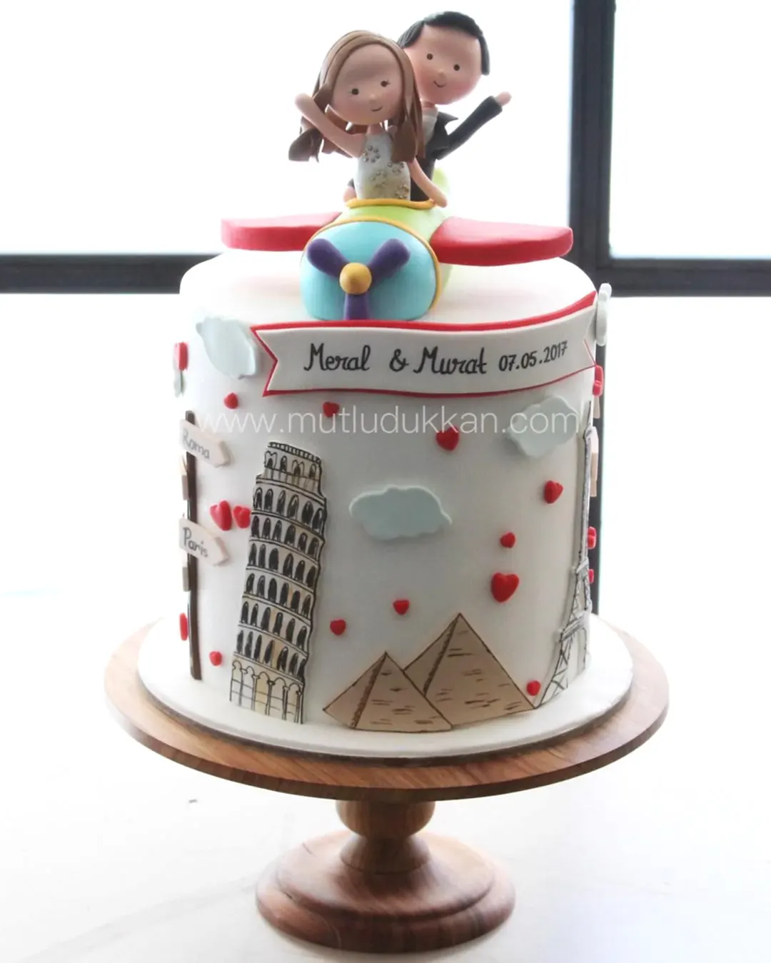 seyahat pasta – uçakta gelin damat figürlü nişan pastası