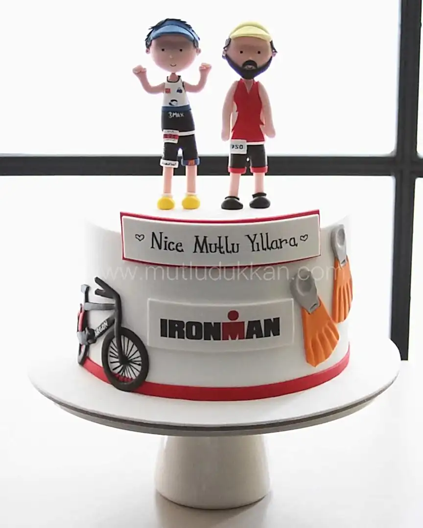 spor pasta – bisiklet, yüzme ve koşu temalı sporcu pastası