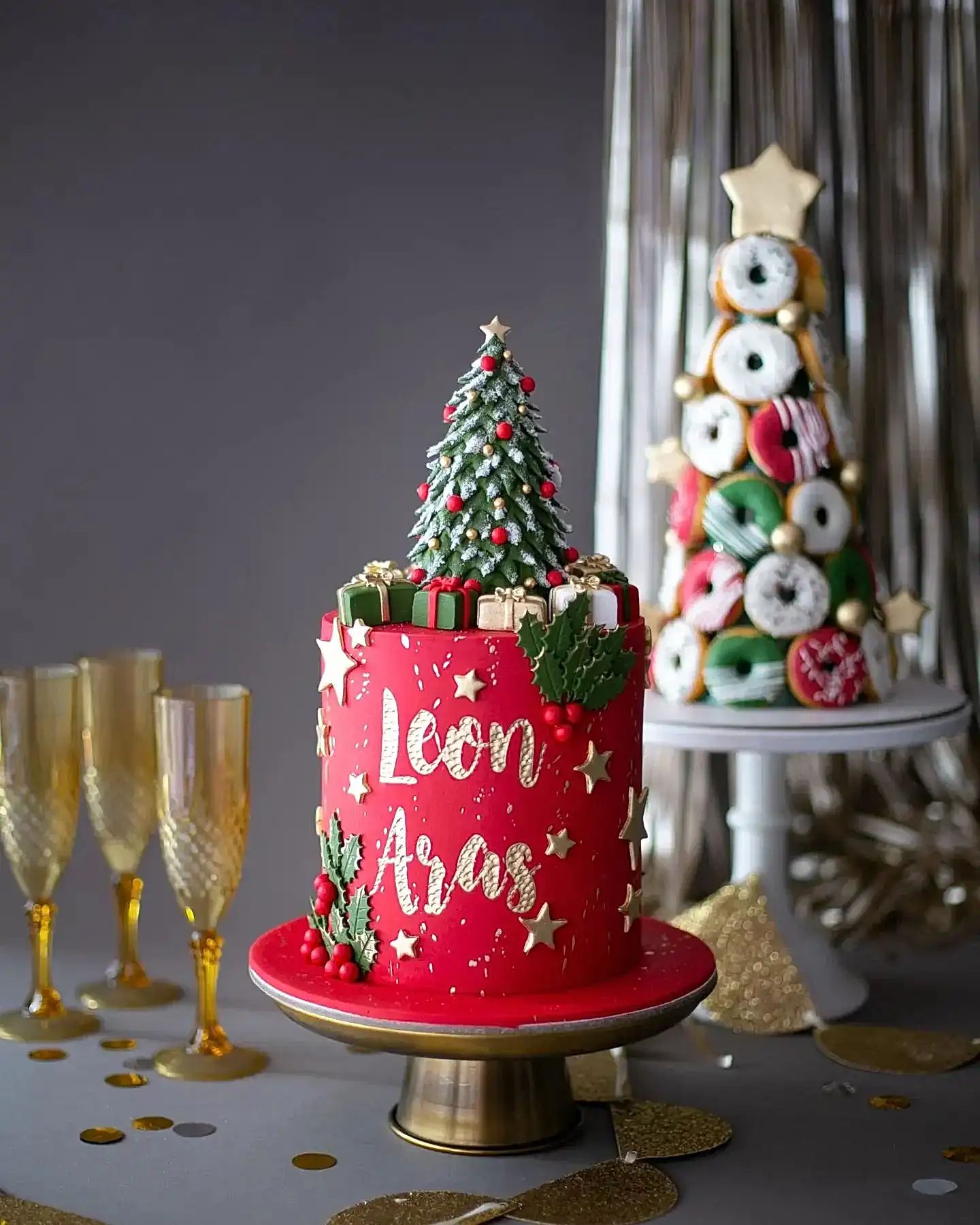 yılbaşı pasta – çam ağacı süslemeli kırmızı çocuk pastası