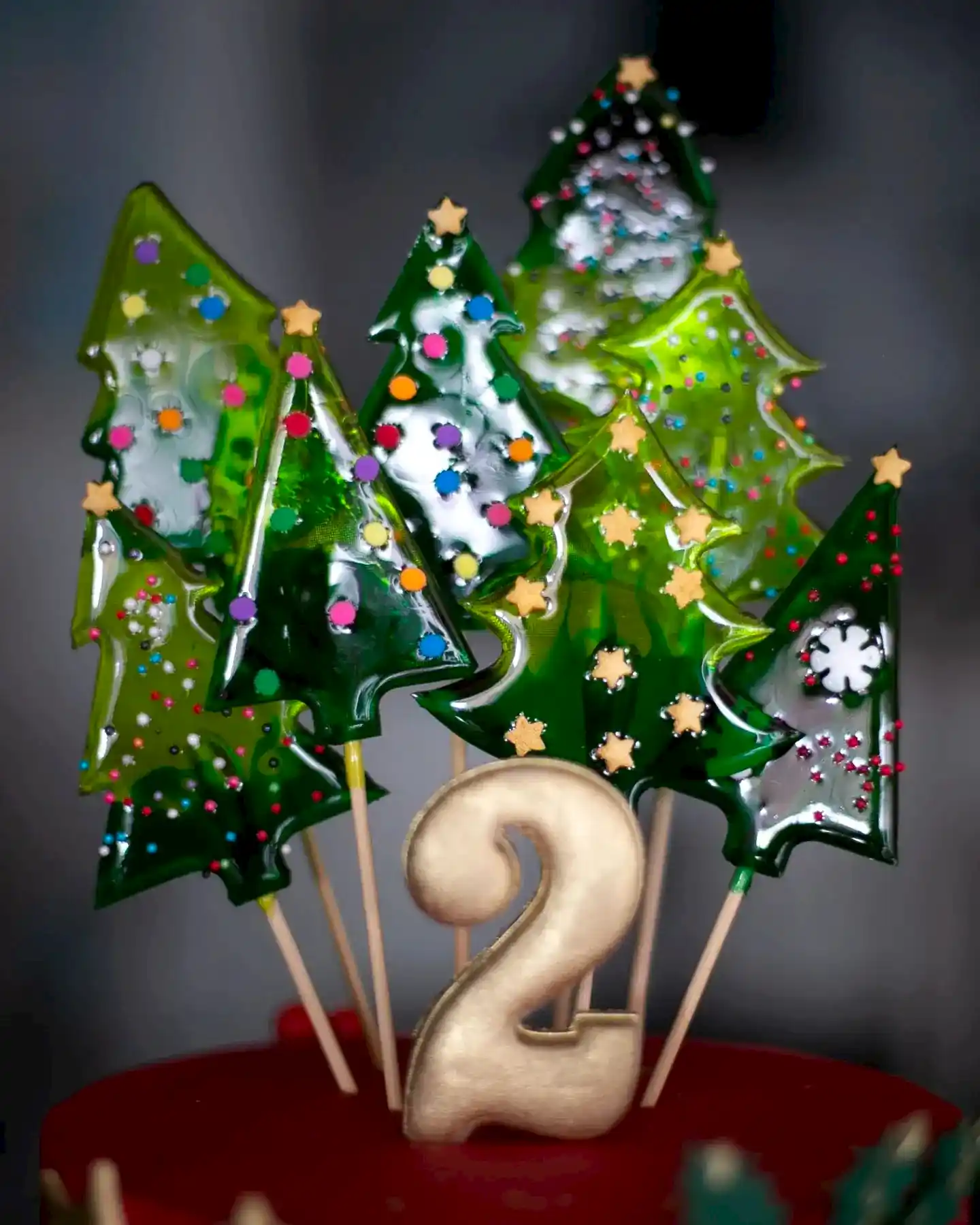 yılbaşı pasta – çam ağaçlı ve yıldız süslemeli pasta