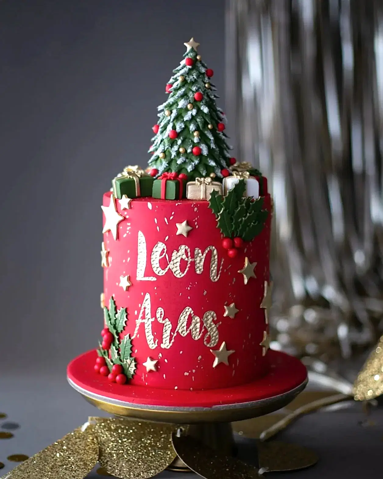 yılbaşı pasta – çam ağacı süslemeli kırmızı çocuk pastası